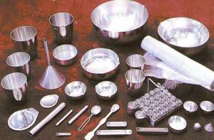 Посуда из каких металлов. Платина 99% проволока с термопары; хим.посуда и т.п.. Хим посуда платиновая. Лабораторная посуда из платины. Лабораторная химическая посуда.