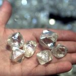 алмазы на руке