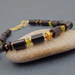 браслет с хризолитом