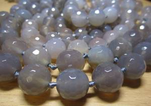 Камень серый агат: описание, магические свойства, каким знакам зодиака ...