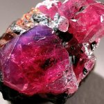 Драгоценный камень рубин