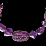 Это древнее ожерелье датируется 2000 годом до нашей эры.