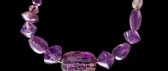 Это древнее ожерелье датируется 2000 годом до нашей эры.