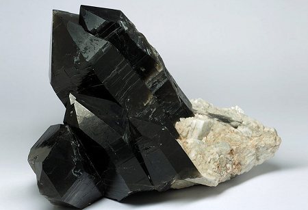 Камень морион