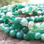 Камни зеленого агата