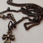 Почерневшее серебряное изделие от длительного контакта с воздухом