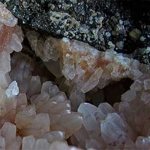 розовый кварц в природе