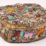 Box with yachon stones and diamonds
