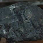 Сросток кристаллов галенита с формами неравномерного развития на гранях и ребрах куба. Приморье месторождение Дальнегорсоке