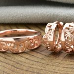 Украшение из красного золота.