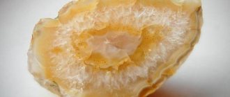 Yellow agate